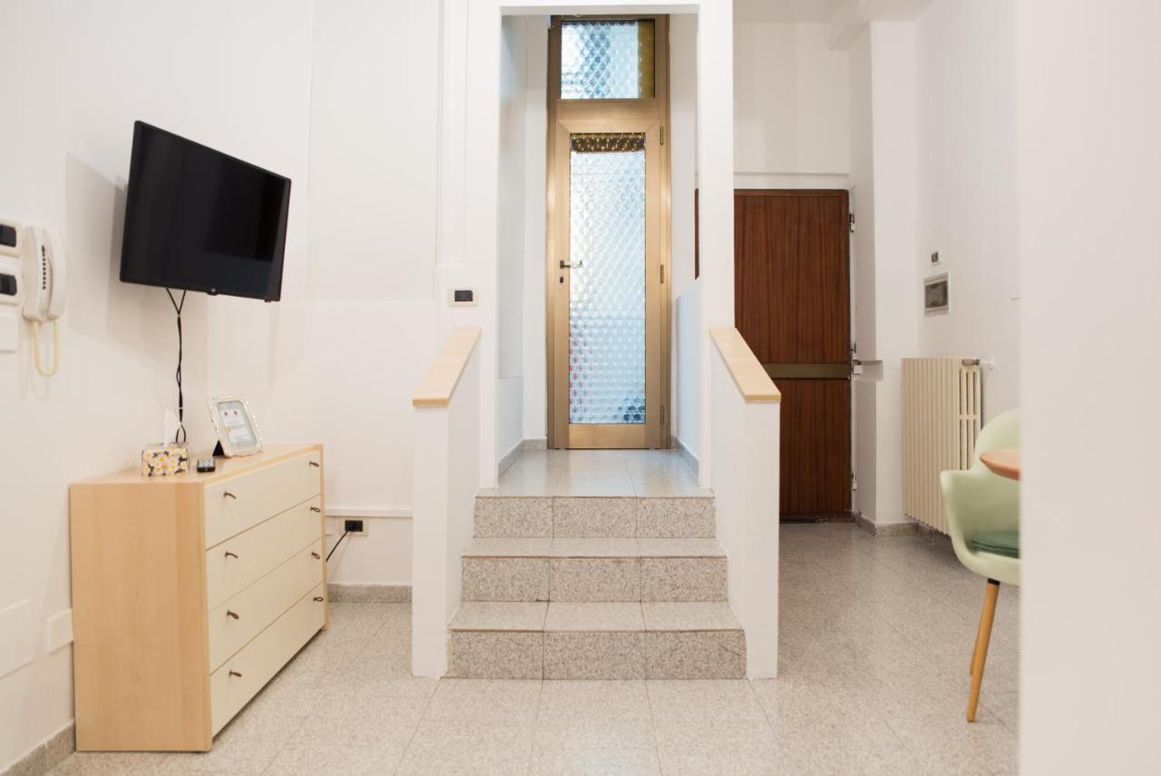 Апартаменти 8- Tourist House Bologna - Light House - Self Check-In Екстер'єр фото