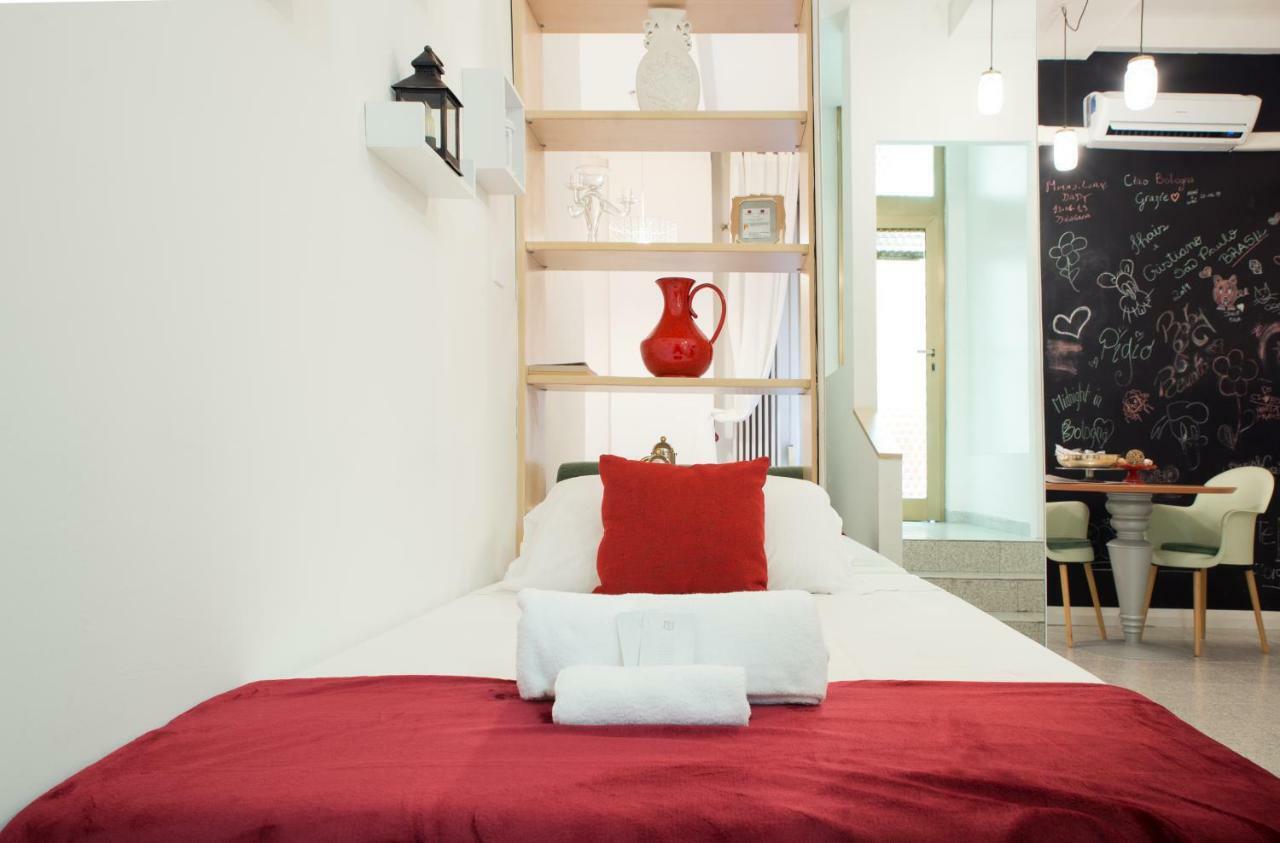 Апартаменти 8- Tourist House Bologna - Light House - Self Check-In Екстер'єр фото